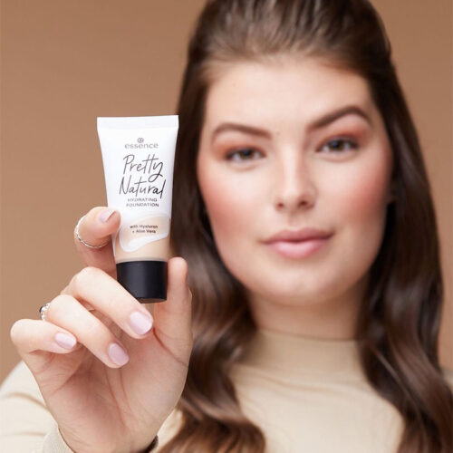 Essence Pretty Natural Hydrating Foundation - Image 5